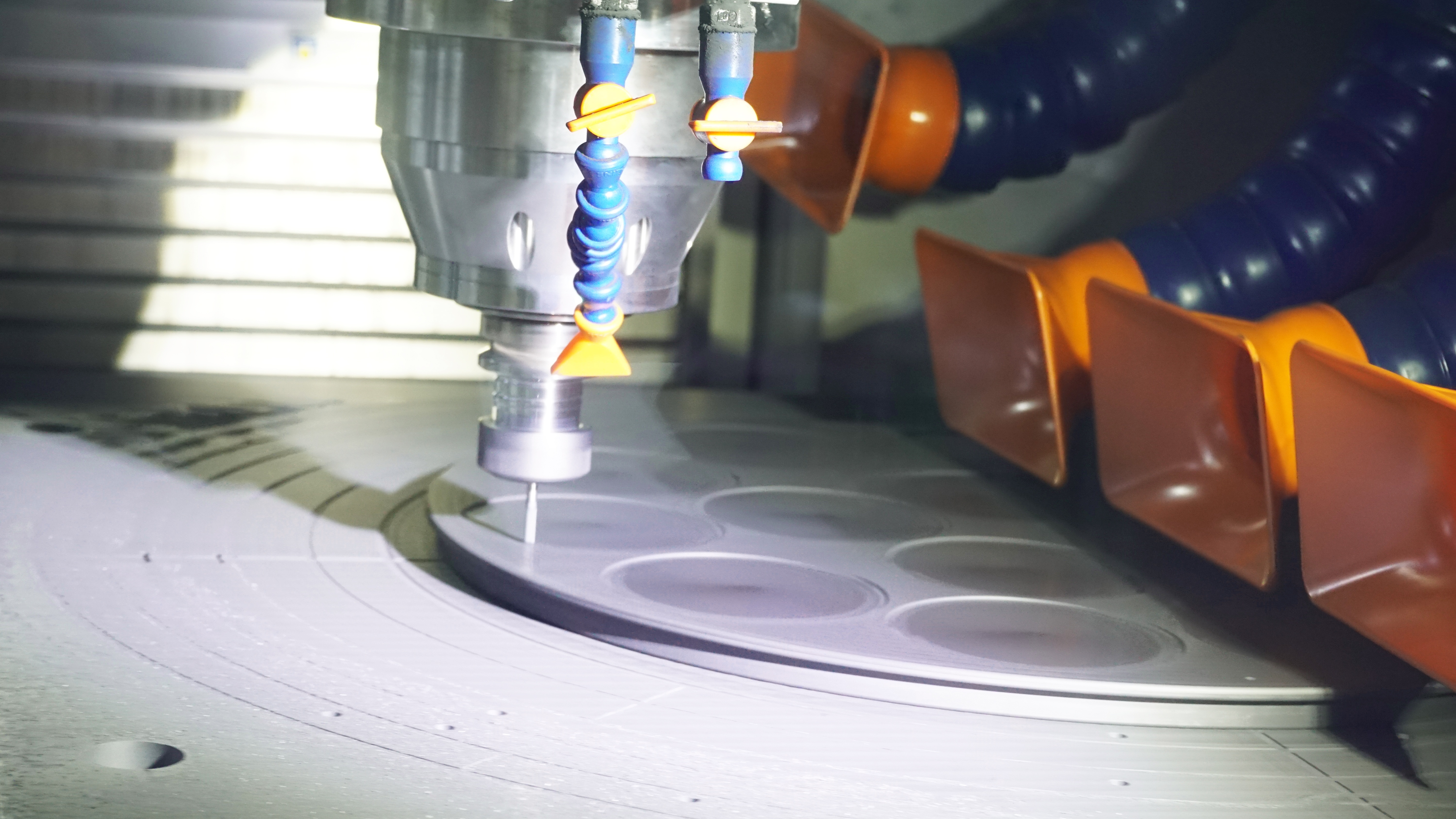 Een kijkje in de VETEK CNC-precisiebewerkingsworkshop: bouwen aan de basis van zeer zuivere halfgeleidercomponenten